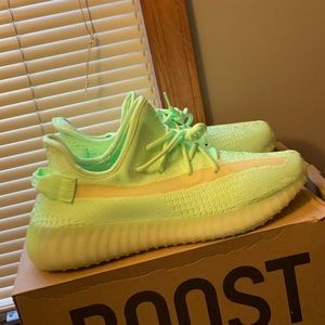 GLOW YEEZY BOOST V2